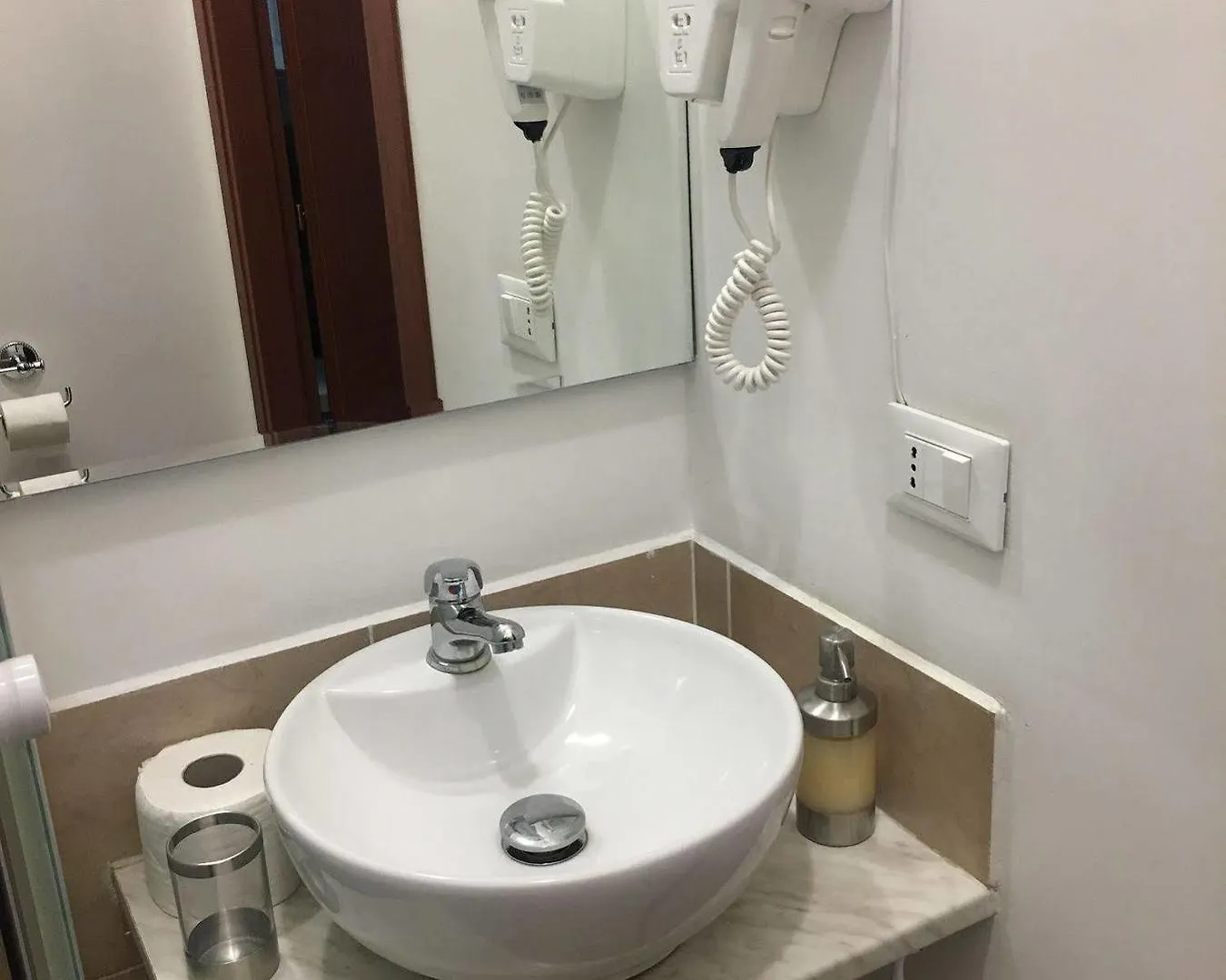 Damiani & Sister Guesthouse